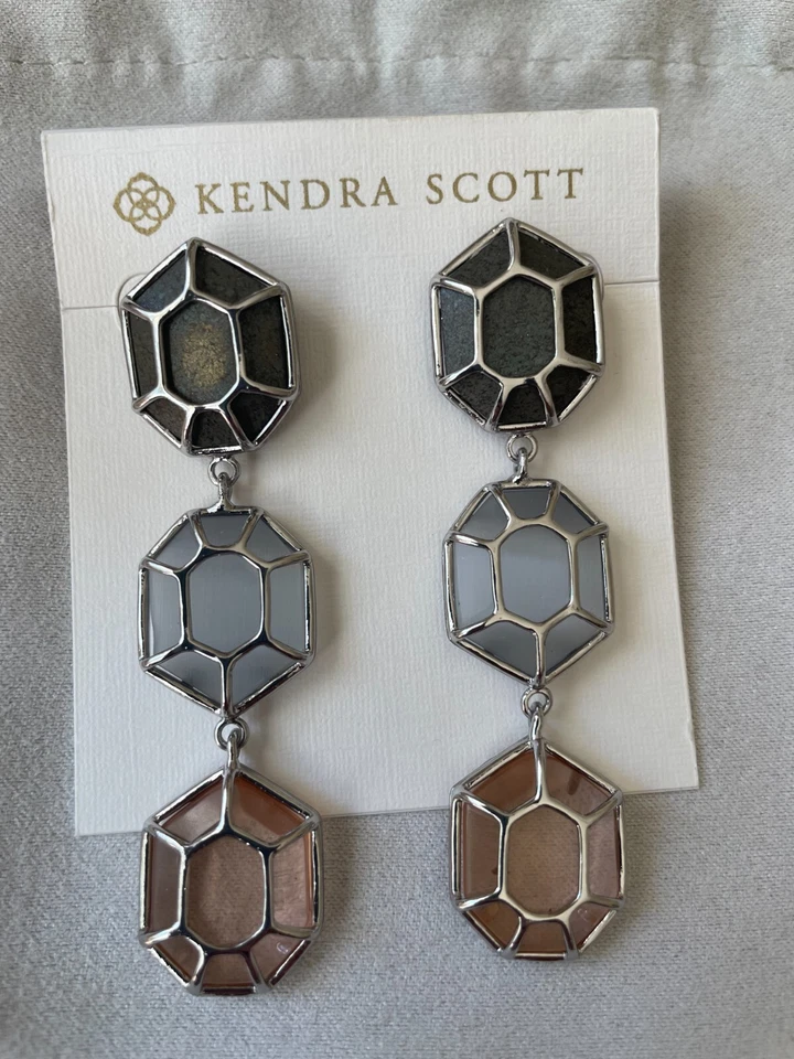 Pendientes Kendra Scott Maxine Vintage en 'Starlet' con herrajes de plata Foto 1 de 4