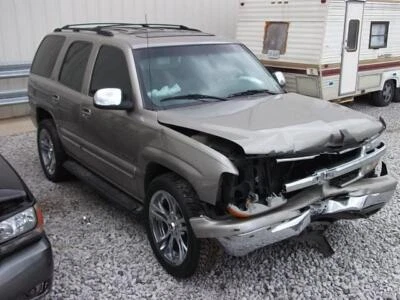 Cuarto de vidrio izquierdo usado se adapta a: Chevrolet Tahoe 2001 con tinte de privacidad L. con telemática Foto 1 de 4