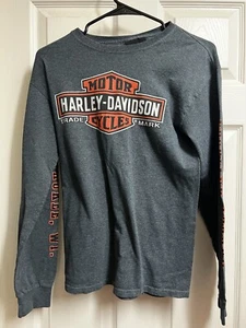 Harley-Davidson Museum Langarmshirt (Herren Medium) - Bar And Shield Logo - Bild 1 von 5