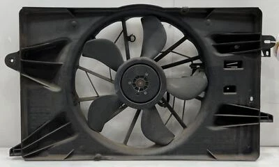Conjunto de ventilador de refrigeración del motor Dodge Dart 2013-2016 OEM 68189127AA Foto 1 de 4