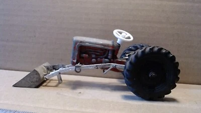 Vintage Tootsie Toy Ford Tractor with Front Scoop Loader 1950’s Tractor Junkyard - Image 1 of 4