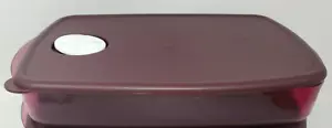 Tupperware Microwave Rock N Serve Grande Poco Profondo 6 Tazze Rabarbaro Viola Nuovo - Foto 1 di 2