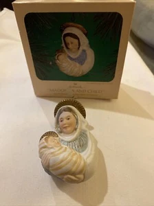 Hallmark Andenken Madonna & Kind handbemalt Porzellan Weihnachtsschmuck Box - Bild 1 von 6