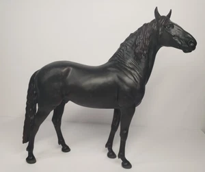 Breyer Cosimo Murgese Stallion *MATTE* Dappled Black Premier Club 2025 - Picture 1 of 16