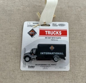 International Official Licensed Dept 1-87 Trucks Diecast W/plastic Part #4102 - Picture 1 of 6