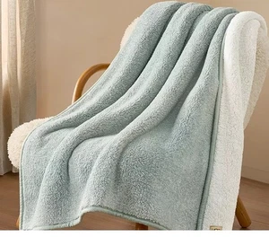 UGG Wohndecke Classic Fluff Kunstfell Ozean 50 x 70 Wohndeko kuschelig NEU - Bild 1 von 2