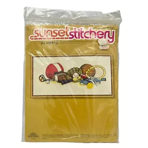 Vintage Sunset Stitchery ALL AMERICAN Sports Art Crewel Stickpackung 1976 Ball - Bild 1 von 16