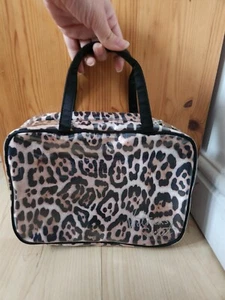 Victoria's Secret leopard Jetsetter Hanging Makeup Toiletries Wash Bag - Picture 1 of 17
