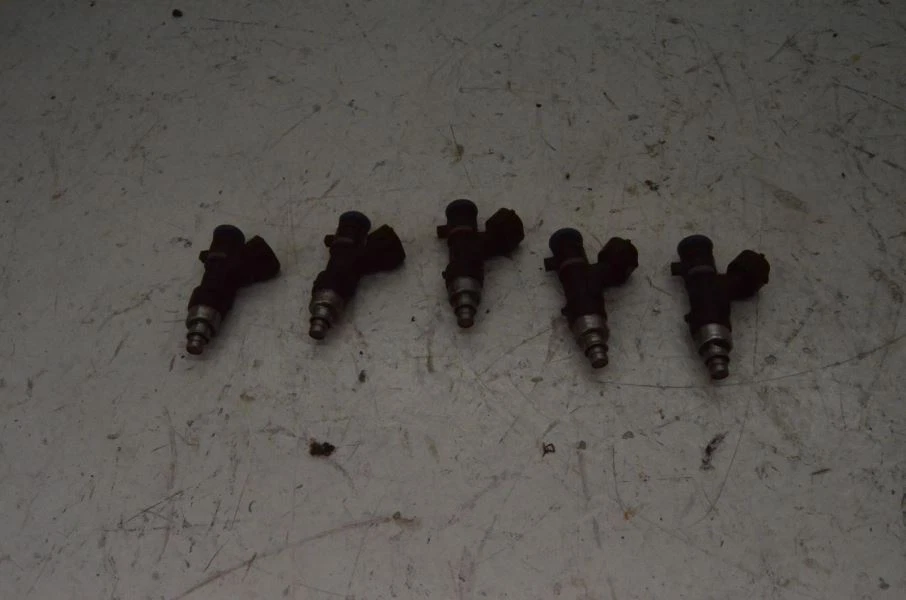 2005-2015 Nissan Xterra 4x4 Set of 5 Fuel Injectors Foto 1 de 4