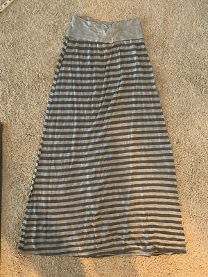 Женская серая юбка rue 21, размер маленький - Изображение 1 из 2