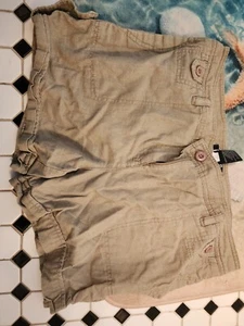 woman shorts - Picture 1 of 3
