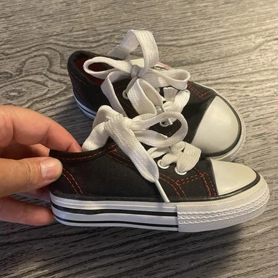 Nuevas Tenis de Lona Negras para Niños Pequeños - Zapatos Informales Unisex Inspirados en Converse talla 5 Foto 1 de 4