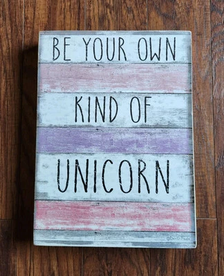 Arte de pared/colgador de pared rosa y púrpura para dormitorio de niñas - Sé tu propio tipo de unicornio Foto 1 de 4