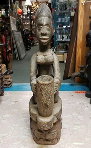 Yoruba nigeriana de finales del siglo XIX mujer arrodillada con cuenco máscara casco EPA - Imagen 1 de 5