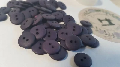 Vintage/retro 2 hole button new 15pcs, 11.1 mm dia., colour: deep purple - Image 1 of 4