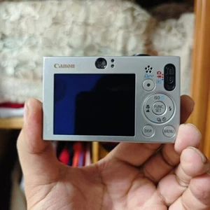 Canon IXUS 70 SD1000 7.1MP 3X Optical CCD Vintage Digital Camera - Silver black - Picture 1 of 11
