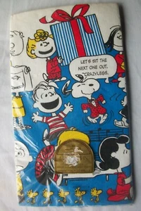 Hallmark Paper Tablecloth Peanuts Snoopy Charlie Brown Border Design - Picture 1 of 8
