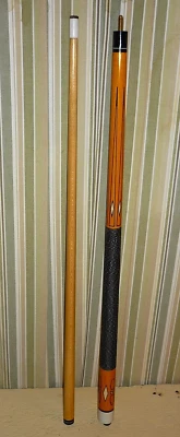 HARVARD Pool Cue 19 Oz  57.5 " Two cool design patterns. Straight as an Arrow. - Image 1 of 4