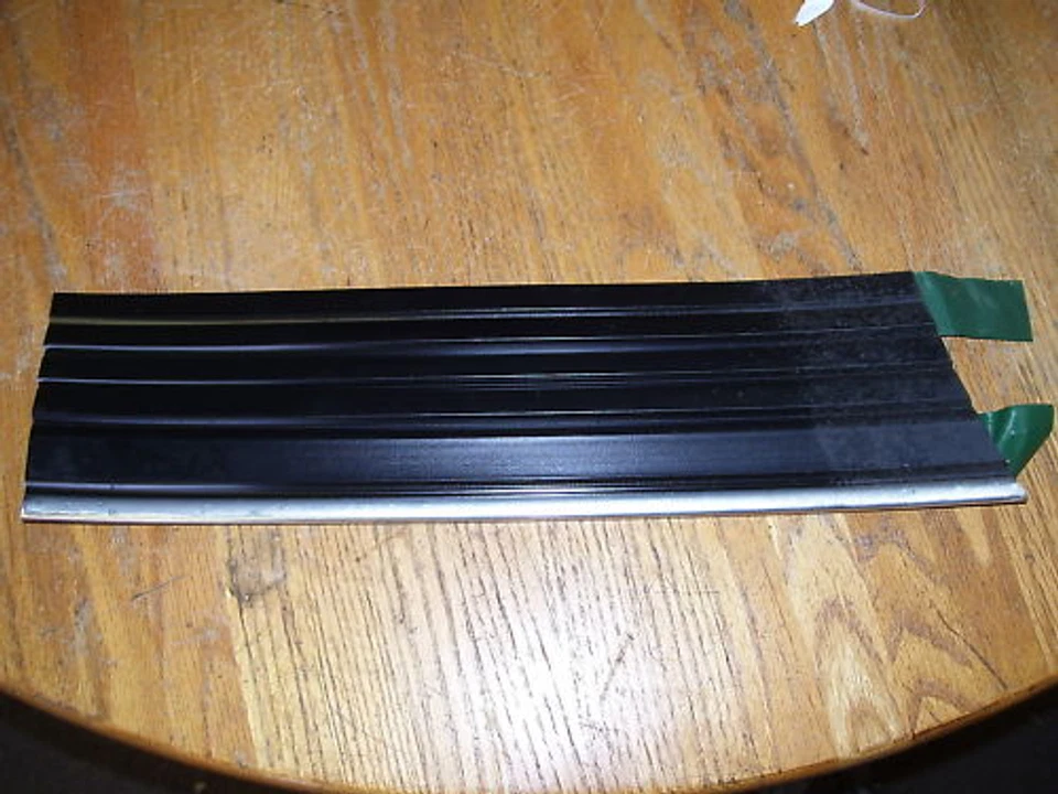 FORD GRANADA 1981-1982 GUARDABARROS MOLDURA DERECHA E1DZ-16C068-B nuevo de lote Foto 1 de 1