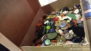 Absolutly, Hands Down, The Best Button Lot On Ebay Rite Now!! - Picture 1 of 14