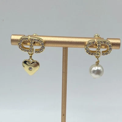 Pendientes Christian Dior Logo Dior Foto 1 de 4