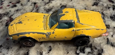 PLAYART CORVETTE ARRAIA AMARELA RARA 1:64 HONG KONG VINTAGE FUNDIDO! Chevrolet - Imagem 1 de 4