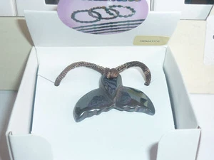 cristalloterapia PENDENTE CIONDOLO CODA DELFINO EMATITE COLLANA ANIMALE TOTEM - Foto 1 di 1