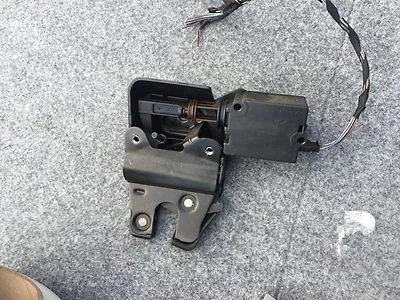 BMW E65 E66 2002-2005 bloqueo maletero cierre liberación pestillo 745Li 745i 730Li 760Li 760i 730i Foto 1 de 4