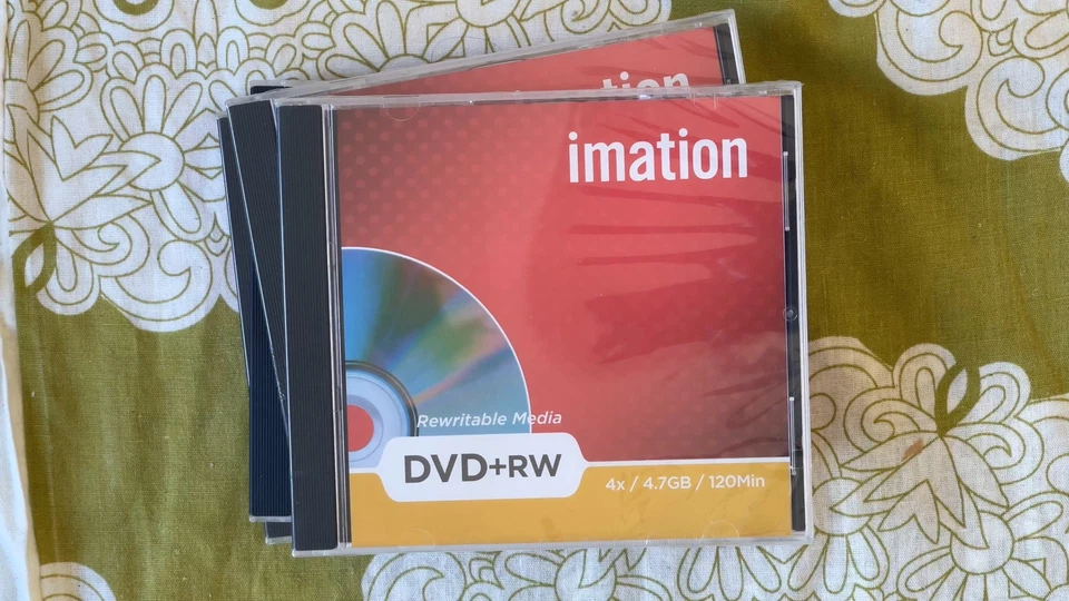 imation 4 Stück DVD+RW 4x 4,7 GB 120 Min Rohlinge Brennen Filme Retro  - Bild 1 von 1