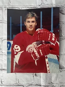 Steve Yzerman Detroit Red Wings Norman James Corporation Official Sports Photo - Picture 1 of 4
