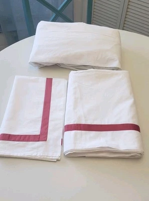 Matouk Lowell Coral Egyptian Cotton Twin Sheet Set & Sham (Flaw..3 small spots) - Image 1 of 4