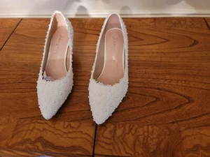 NEW Wedding Bridal shoes - 2" pearl accented Heel, white lace & pearls size 8.5 - Picture 1 of 4