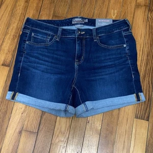 Neu mit Etikett Torrid Mid Rise Mid Jeans Denim Shorts superweich 5" Schrittlänge Größe 12 - Bild 1 von 5