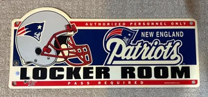 NUEVOS PATRIOTAS DE INGLATERRA Letrero Colgante de Pared Casco Vestuario NFL Fútbol Decoración 19" - Imagen 1 de 1