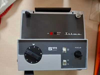 Proiettore Silma S 111  per Pellicole 8mm Anni '70 non funzionante cinghia rotta - Immagine 1 di 4