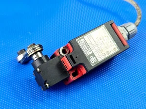 Bernstein I88-E2 AHS28 Nr: 618.6835.067 Endschalter - Bild 1 von 4