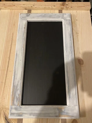 pizarra. Pizarra rústica. Hecho en casa. Hecho a mano. Madera. Casa de campo. Foto 1 de 2