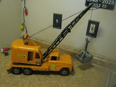 RARE 1960s Tonka Orange Hi-Way Clam Crane looks to be all Original. - Image 1 of 4