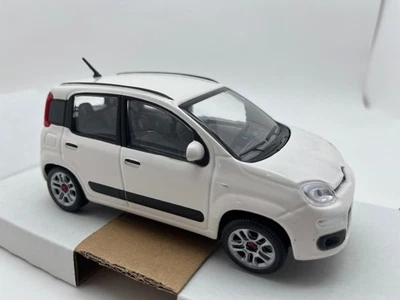 1:24 BURAGO Nuova Panda 2012 White BU22123W - Immagine 1 di 2