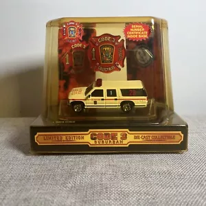CODE 3 SUBURBAN - Washington D.C. Fire Department - LTD EDITION - ITEM #12374 - Picture 1 of 7