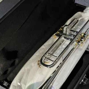 Tromba Yamaha B-flat YTR-8335GS argento nichelato con custodia in pelle - Foto 1 di 7