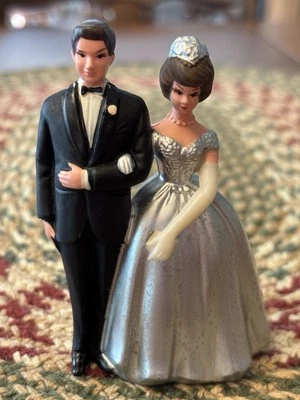 Estatuilla negra plateada de colección Wilton Chicago novia novio pastel hecha en Hong Kong Foto 1 de 4