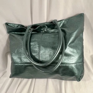 Saks Fifth Avenue Large Metallic Green Faux Leather Tote Bag Handtasche  - Bild 1 von 11