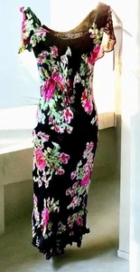 Abito vintage LOLA P. rayon nero manica svasata lunghezza tè med rosso rosa rose - Foto 1 di 3