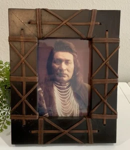 Vtg Rustic Dark Wood Leather Wrapped Wide Width Photo Picture Frame 5” X 7” - Picture 1 of 6
