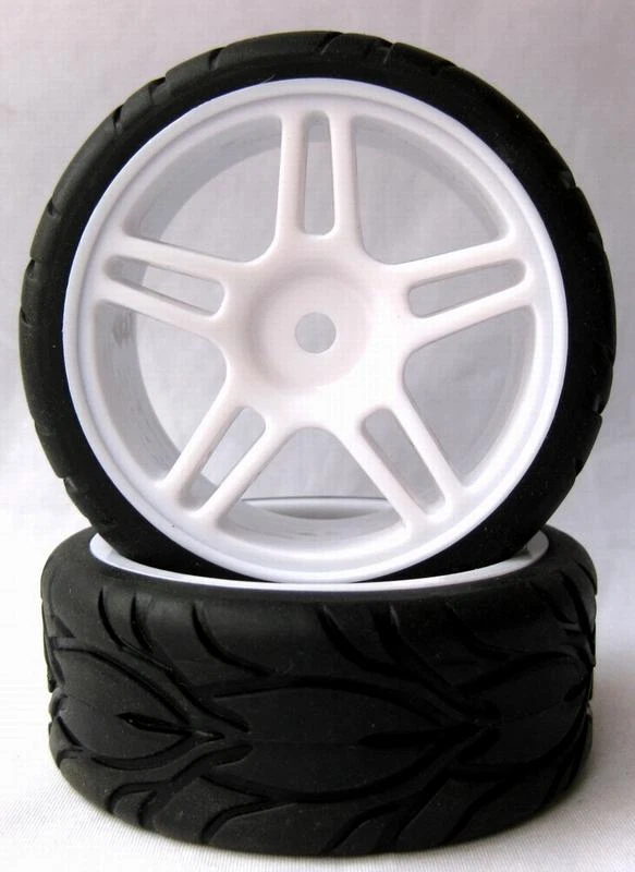 Coppia Ruote Nere Turismo con cerchio a Stella Bianco 63mmx26mm Per Auto 1:10 - Immagine 1 di 1