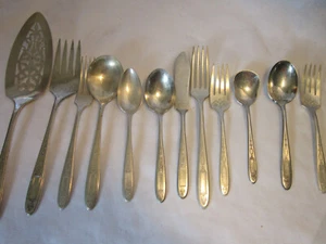 1921 Community Plate GROSVENOR Silverplate Flatware *CHOICE* - Picture 1 of 34