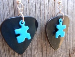 Pendientes púas de guitarra con dije pieza de rompecabezas de colores - conciencia del autismo - Imagen 1 de 6