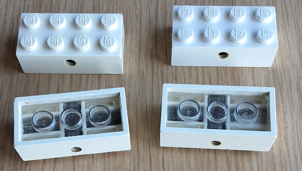 Lego 4 x Stein Achse 2x4 weiß 7049b Achsstein Zubehör 118 124 117 - Bild 1 von 1