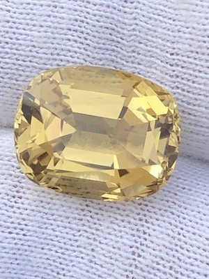 10 Carats Fabulous & Untreated Step Cushion cut Vivid Yellow Scapolite - Image 1 of 4